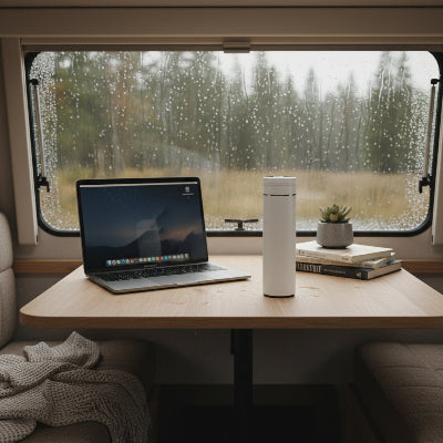 bouteille isotherme blanc en camping car