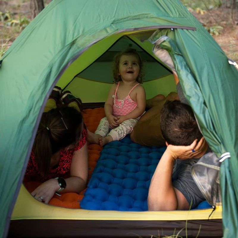matelas-camping-famille-confortable-ete